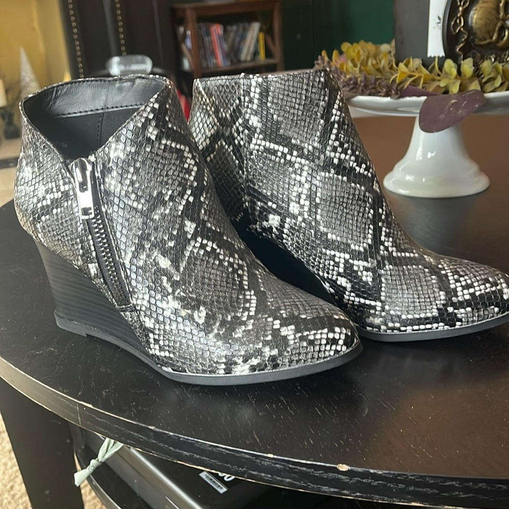 Snake Print Wedges 6.5 never worn